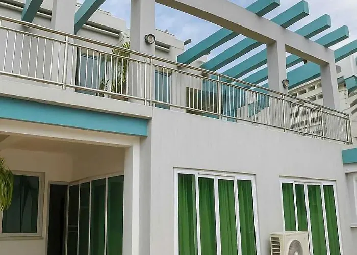 Close By The Airports And Tourist Attractions Aparthotel 3*